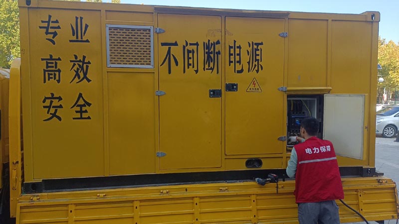 金凤柴油发电机组和UPS电源配合使用时，如何避免切换过程中的电力中断？
