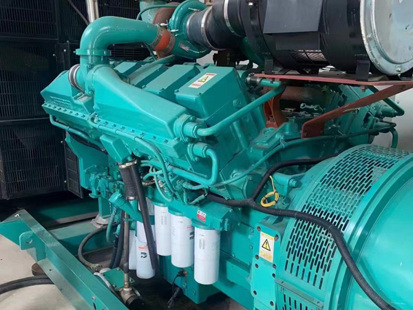 金凤更换100kW柴油发电机组机油时，需要注意哪些事项？